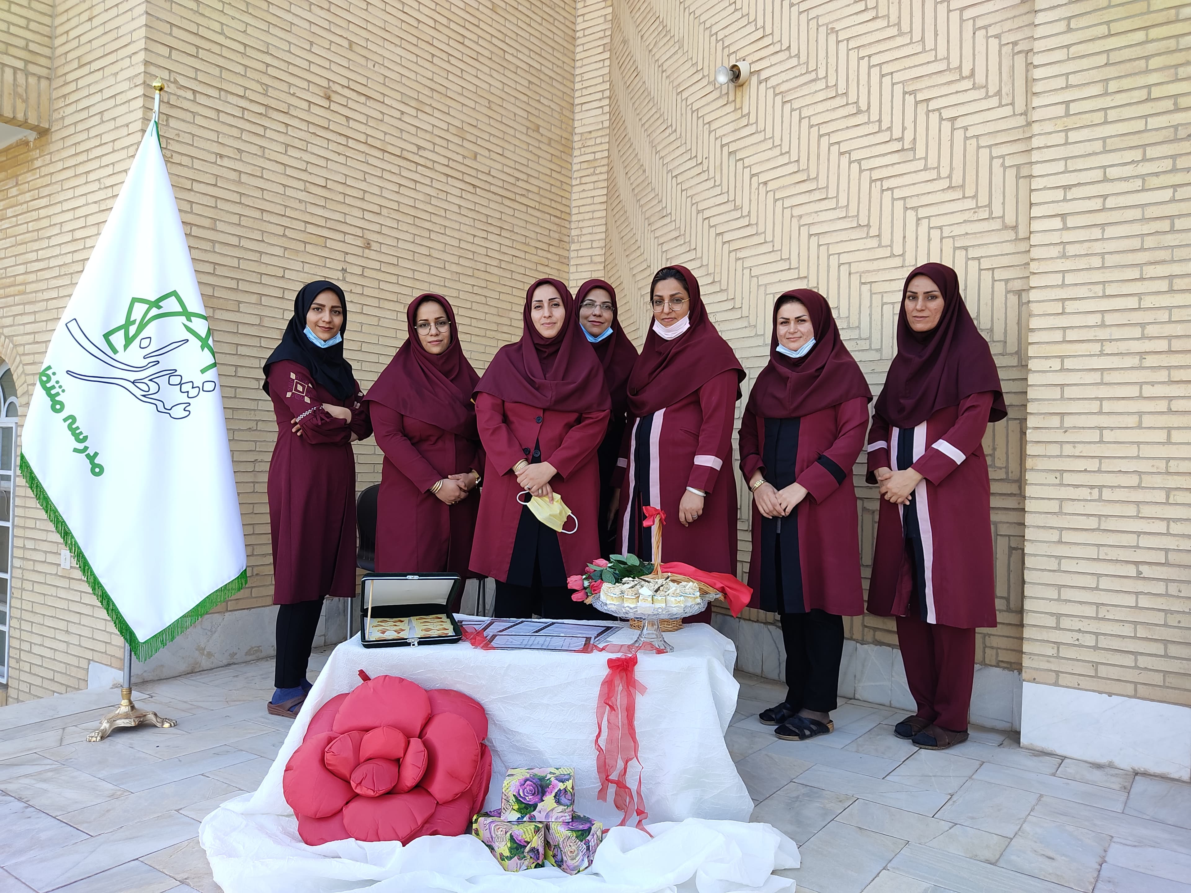 رزومه کادر آموزشی و اداری دبستان دخترانه منتظران